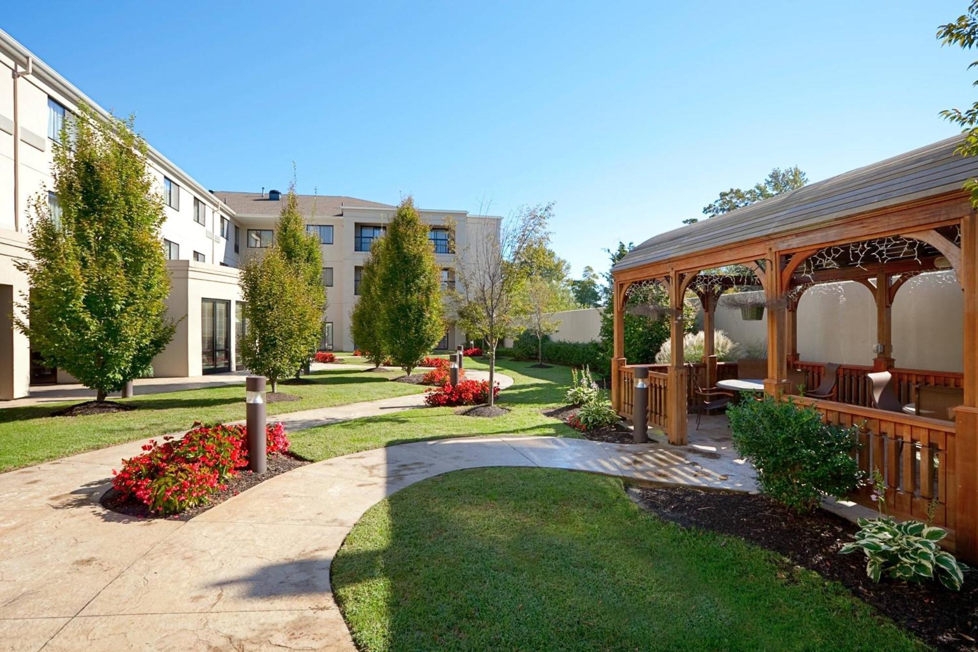Courtyard Wall At Monmouth Shores Corporate Park Eksteriør bilde